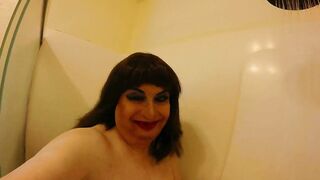 Hawt Shower with Michele Thompson