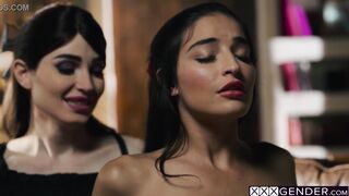 Sexy Latin Babe Snow White Emily Willis banged by a transsexual Queen Natalie Mars