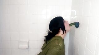 I Crave To Suck Stepdaddy Off In The Shower- HarryBlanc
