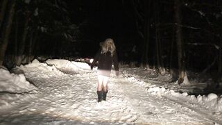 Real Amateur Female Masker Wearing Lewd Outfit in Public - Will That Babe Get Caught?