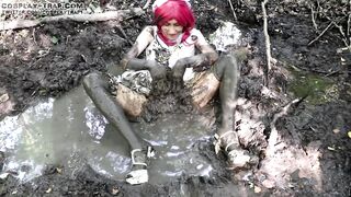 filthy trap cosplay lover Maki bride soiling her costume and masturbating in the mud