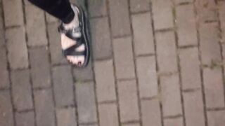 crossdresser with cute feet in hawt platform sandals
