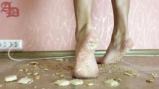 UNAWARE SHEMALE GIANTESS WALKS ABOVE WAFFLES AND COOKIES AND CRUSHES 'EM - 1 (CRUSH/FOOT FETISH)