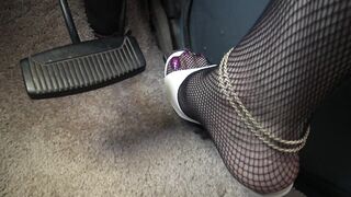 Lisa pedal pumps to climax