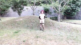 [SISSY] Nude masturbation in a park during the daytime.