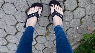 I love showing off my hawt feet in public