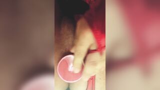 Hot diablita Ashley Happyhour entrena su bonito culo con un sex tool a juego con su disfraz
