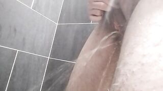 Standing shower piddle