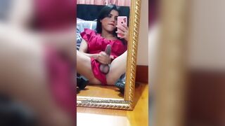 Soy Transroxy, sola y caliente en casa me masturbo hasta sacar toda mi leche