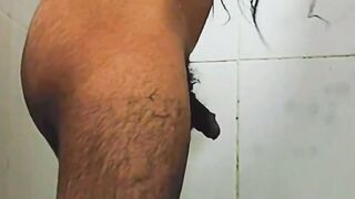 Espiando en el baño