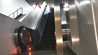 Gal t-girl on de subway