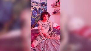 Trans beauty jerking off and eating cum