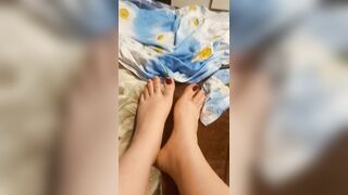 Very glamorous legs and toes