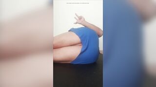 I show off and widen my large waxed booty below the voyeuristic eye of my gym teacher, very pleasant...