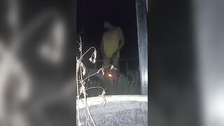 Afuera de mi casa vestida de putita esperando que alguien me vea