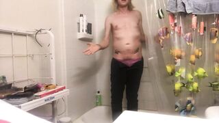 pee ???? in bathtub ???? late April part 1