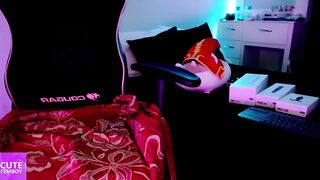 I desire a cute male who will eat my butt and then stick his hard and hawt dick in me