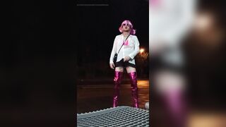 Cheap doxy masturbates on main street