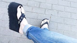 I walk around and entice u with my feet