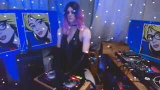 BOOBS & TECHNO - who would see this on every week livestream?