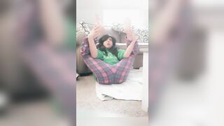 Sissy wench babysitter shows off smooth fem body