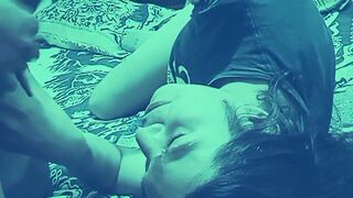 A esta le gusta sentir la verga