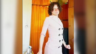 bailando con un vestido