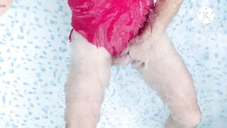 Shemale on hawt red swimsuit cum in pool