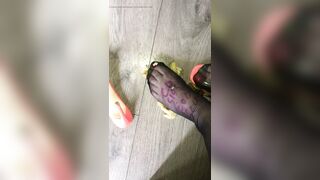 Cd sissy trans feet playing with banana