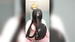 Trans beauty masturbates in latex breathplay hood