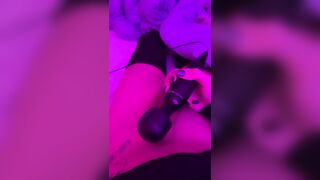 TS USES A SEX TOOL TO CUM (mobile)