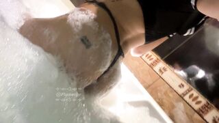 LOOKING SO GLAMOROUS WHEN IM JUICY