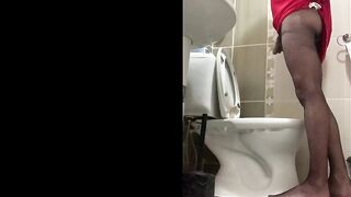 My aunt is peeing in the latrine