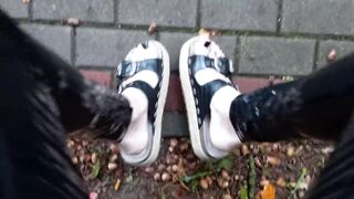 showing my feet in public - public crossdressing