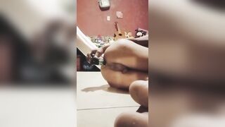 Chorreando de tanto masturbarme el culo