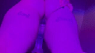 oiled booty & cunt from behind