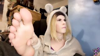 Mean Stepsister Ignores U As U Stare At Her Stinky Feet Then Gives a Countdown to Get Rid of U