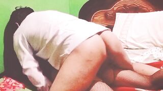 Dominando a sissy le hago gemir le dejo bien complacida