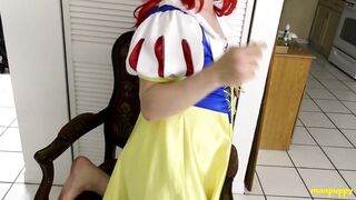 Kinky Elis Ataxxx wears a princess costume and shows his butt
