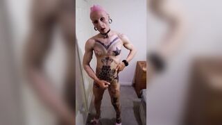 Tanned wench in 20cm high heels