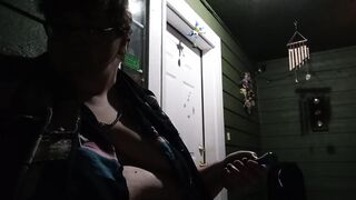chubby ftm smokes and eats outside