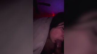 Una le doy una mamada de reconciliación a mi novio