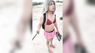 lnida trans se cambia de ropa y tacones le gusta desnudarse en publico