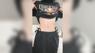 Cute HRT Femboy Shows U What’s Underneath His Baggy Garments :three