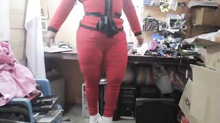 Cheking my outfit to have joy int the mall, can u guess that I´m inflated?