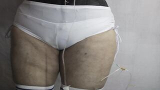 two legs, one thin, one wide