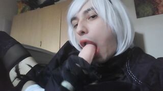 Wench 2B swallows a vibrator, what delicate lips this amateur has...