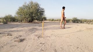 hermosa trans desnuda en publico con tacones muy caliente y lindas piernas delicioso pene