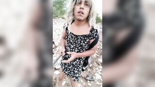 linda trans con sandalias nuevas muy caliente sale a caminar busca un pene grande y grueso