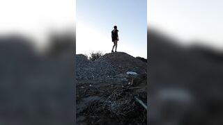 linda trans con vestido y sandalias se desnuda en publico muy caliente disfrutala